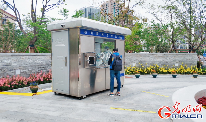 【組圖】“守滬者聯(lián)盟”丨上海構(gòu)建“15分鐘核酸服務(wù)圈” 便民核酸采樣工作站現(xiàn)身街頭