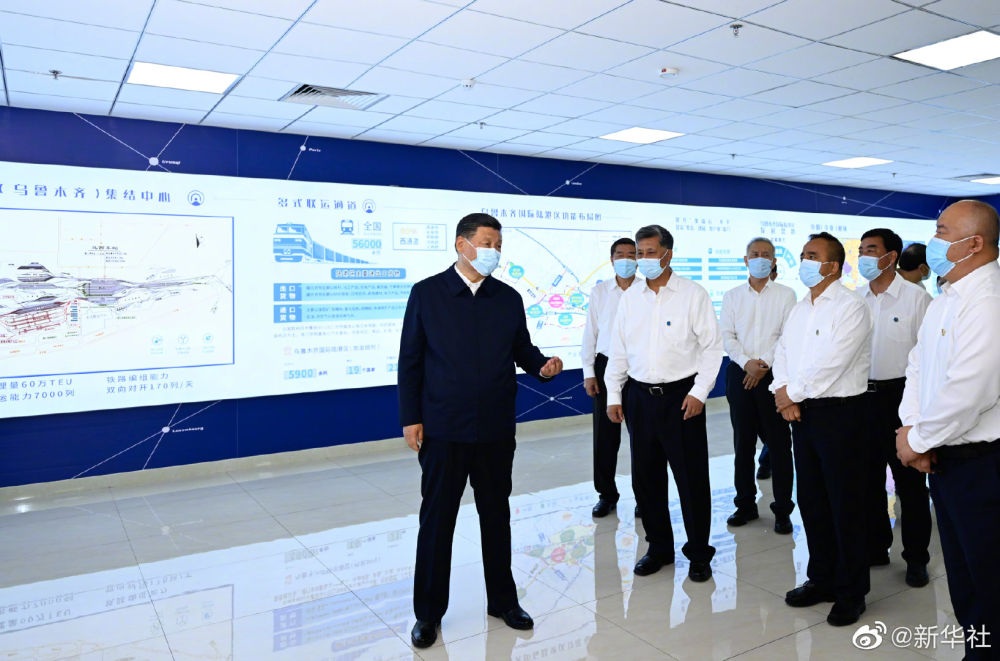 ��(x��)��ƽ��������һ��һ·�����½�������߅�h(yu��n)�؎�������һ��(g��)�м~�؎�