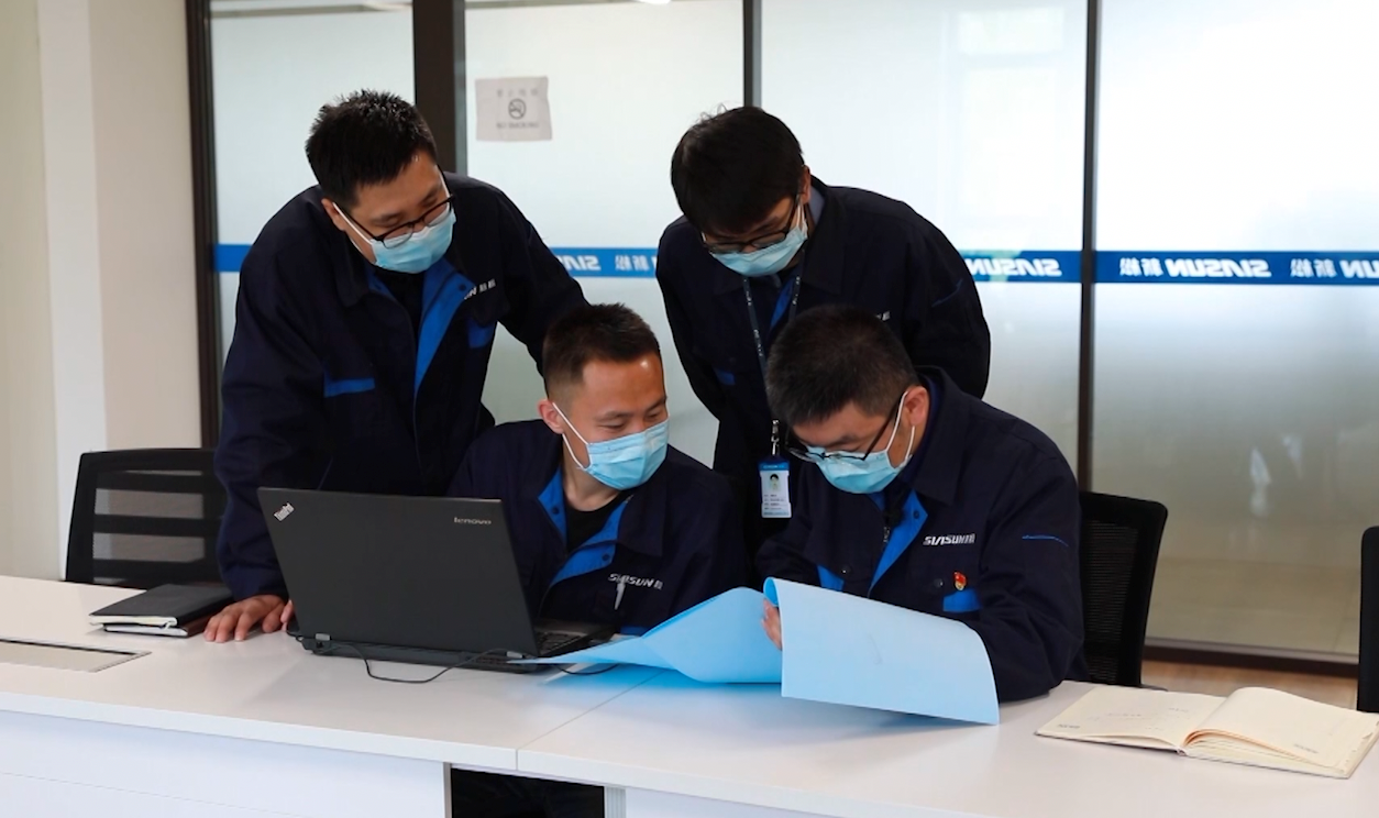 時(shí)政微紀(jì)錄丨十年——殷殷關(guān)切諄諄囑托 習(xí)近平心系科技創(chuàng)新