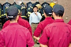 郝龍斌主動(dòng)援助高雄水患 一度遭陳菊拒絕(圖)