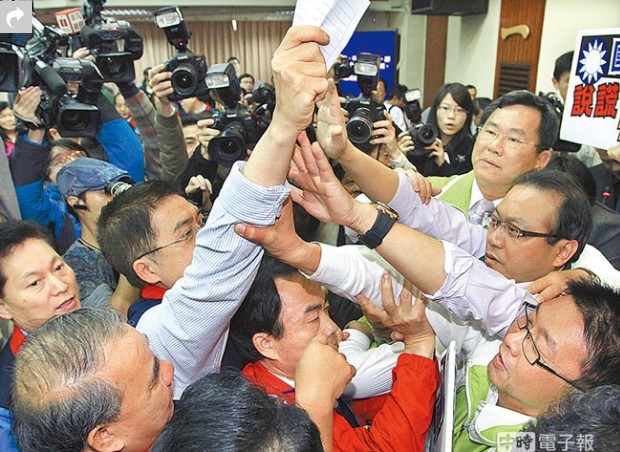 臺灣立法機(jī)構(gòu)審服貿(mào)協(xié)議再空轉(zhuǎn) 王金平今邀朝野協(xié)商 臺灣立法機(jī)構(gòu)審服貿(mào)協(xié)議再空轉(zhuǎn) 王金平今邀朝野協(xié)商