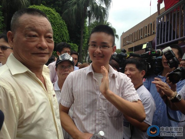 蔡依林表弟蔡鼎鈞和父親 蔡依林表弟蔡鼎鈞和父親