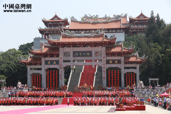 兩岸萬名信眾共同參加?jì)屪婕漓氪蟮? style= 兩岸萬名信眾共同參加?jì)屪婕漓氪蟮? width=