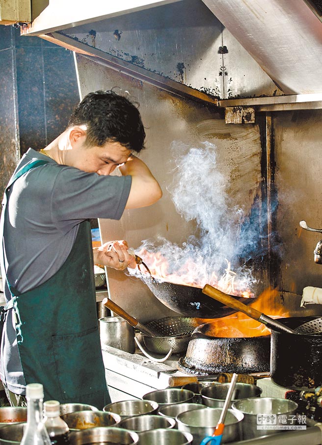 臺灣認(rèn)定廚師患肺腺癌屬于職業(yè)病 臺灣認(rèn)定廚師患肺腺癌屬于職業(yè)病