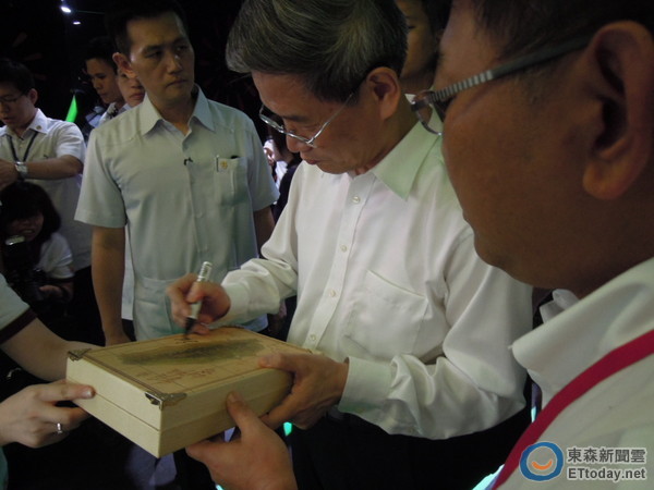 國(guó)臺(tái)辦主任張志軍參訪(fǎng)維格餅家 國(guó)臺(tái)辦主任張志軍參訪(fǎng)維格餅家