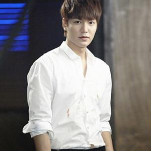 李敏鎬快閃登臺(tái) 最愛閃亮瞳孔 李敏鎬快閃登臺(tái) 最愛閃亮瞳孔