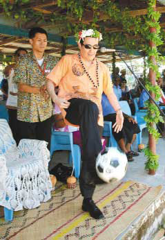 馬英九踢足球 馬英九踢足球