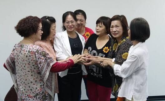 �°l(f��)֮�������ֿh�DŮ�F(tu��n)�w�����L(zh��ng)����30���˵��й������x�灆���ʹ�������_(t��i)ý�D��