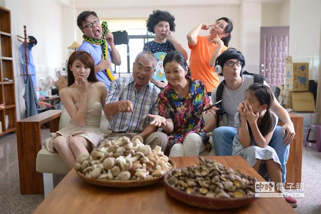 �����߼ҵ����u�����xӰƬ�����{(di��o)�x�e������һ�c��ˮ����һ�c֙�R����Щ��Ĭ���Ҹ��С�