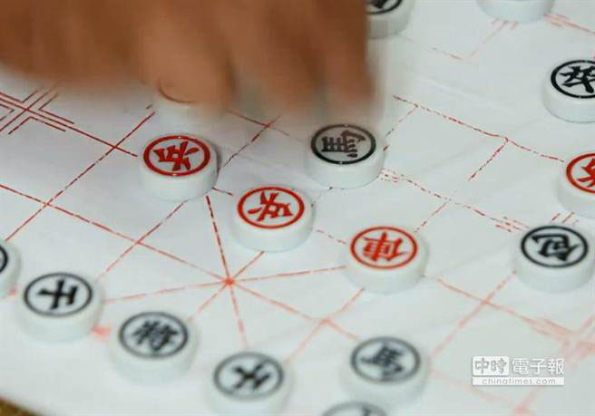 �����߼ҵ����u�������������á��ڡ��Ե����R�������ߺ�����܊�����W(w��ng)���|(zh��)���y����־��Ҫ��Ę�RӢ��