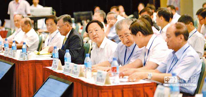 為消除民眾對“臺灣大陸化”以及臺灣喪失經(jīng)濟文化主體性的擔(dān)憂,當(dāng)局將每年發(fā)布“兩岸風(fēng)險紅皮書” 為消除民眾對“臺灣大陸化”以及臺灣喪失經(jīng)濟文化主體性的擔(dān)憂,當(dāng)局將每年發(fā)布“兩岸風(fēng)險紅皮書”