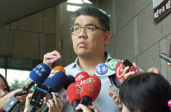 連勝文宣布取消連續(xù)3天競選行程 連勝文宣布取消連續(xù)3天競選行程