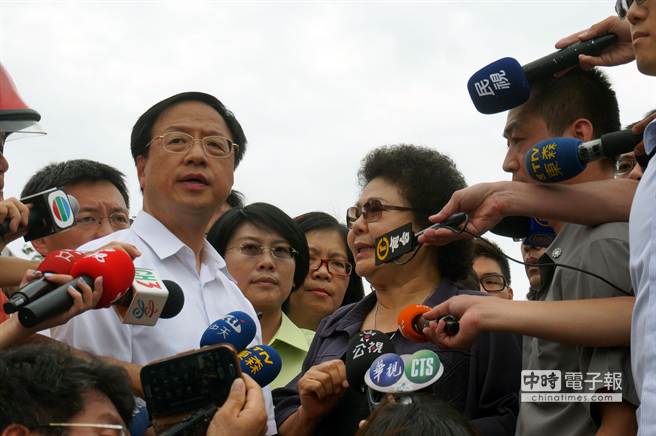 高雄氣爆打亂藍(lán)綠選舉節(jié)奏 綠擬將過錯導(dǎo)向臺當(dāng)局 高雄氣爆打亂藍(lán)綠選舉節(jié)奏 綠擬將過錯導(dǎo)向臺當(dāng)局