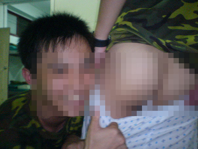 “什么都干”的臺(tái)軍士兵爆出不雅照 “什么都干”的臺(tái)軍士兵爆出不雅照