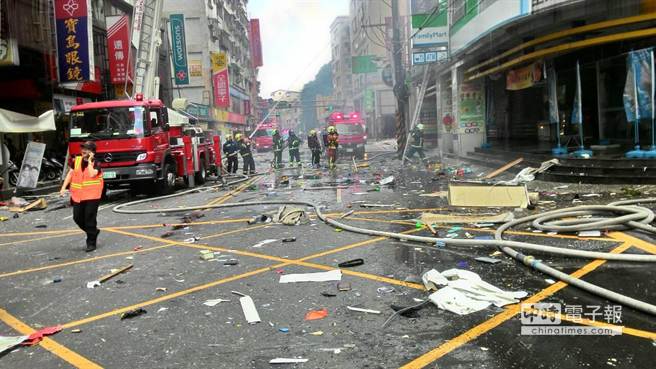 新北市新店區(qū)安康路某大樓中午12時許驚傳氣爆 新北市新店區(qū)安康路某大樓中午12時許驚傳氣爆