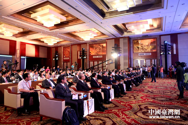 �ɰ��a(ch��n)�ٌW(xu��)��Ľ�300�����e��ϯ��Փ���_Ļʽ