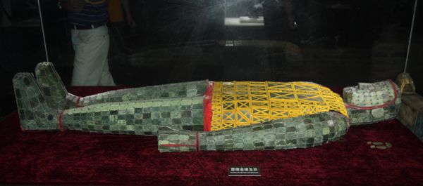 竇綰金縷玉衣(中國(guó)臺(tái)灣網(wǎng) 郭曉康攝) 竇綰金縷玉衣(中國(guó)臺(tái)灣網(wǎng) 郭曉康攝)