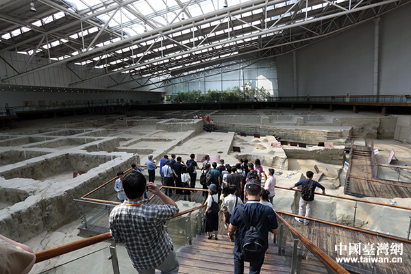 兩岸記者走進(jìn)金沙遺址博物館 探秘古蜀文化 兩岸記者走進(jìn)金沙遺址博物館 探秘古蜀文化