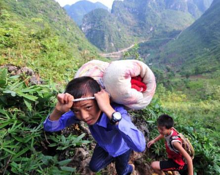 走近山區(qū)寄宿生:不吃早餐冬天穿涼鞋被視為“習(xí)慣” 走近山區(qū)寄宿生:不吃早餐冬天穿涼鞋被視為“習(xí)慣”