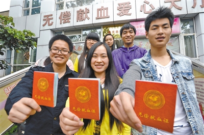 16歲高中生病重急需大量輸血 一群大學(xué)生接力 16歲高中生病重急需大量輸血 一群大學(xué)生接力