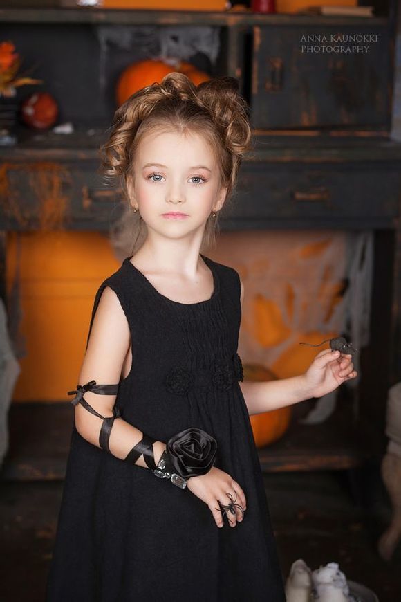 �������ˊʘ�Ӎ ���_˹�}��ͯģ��������(Angelina Kurkina)�l(f��)��һ�M����,��Ƭ��С�������Ͱ�׃,�·��`�䷲�g��