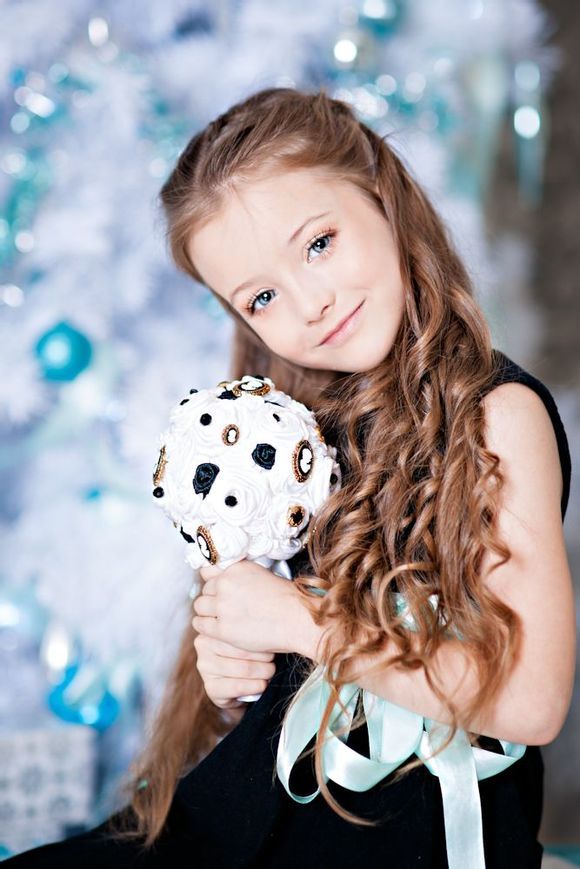 �������ˊʘ�(l��)Ӎ ���_˹�}��ͯģ��������(Angelina Kurkina)�l(f��)��һ�M����,��Ƭ��С�������Ͱ�׃,�·��`�䷲�g��