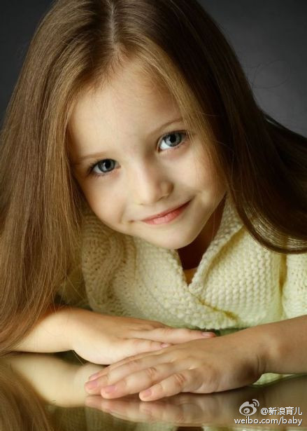 �������ˊʘ�Ӎ ���_˹�}��ͯģ��������(Angelina Kurkina)�l(f��)��һ�M����,��Ƭ��С�������Ͱ�׃,�·��`�䷲�g��