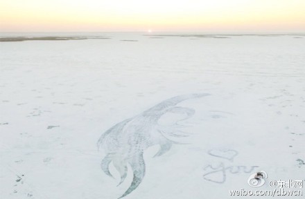 �������˹�(ji��)��� ���v܇(ch��)ѩ���뉺��Ů�ј�ò(�D)