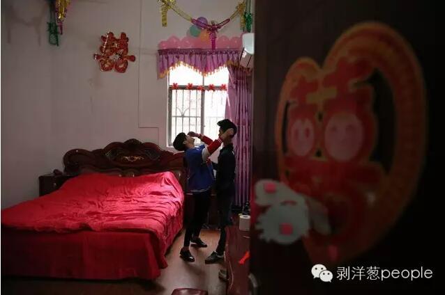 廣西16歲“娃娃夫妻”:我們還沒有養(yǎng)家的能力 廣西16歲“娃娃夫妻”:我們還沒有養(yǎng)家的能力