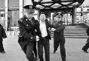 ����ͬһ�׸��ʘ�(l��)��˾����Ƿ����ҕ�c(di��n)�Ƽ����޹�˾200���f(w��n)���߀�����ܽ^������Ч�ĲÛQ������ҕ�c(di��n)�Ƽ���˾��һ��Ժ��Ո(q��ng)�ˏ�(qi��ng)�ƈ�(zh��)����������������(zh��)�з��ٺͷ�����ʮ���ˁ�(l��i)��ͬһ�׸蹫˾�M(j��n)�����Ѳ�������˾ؔ(c��i)��(w��)�ҵ�����(g��)���U(xi��n)���M(j��n)���˲��������˾���������O(ji��n)����ψ�(zh��)�й��������o��˾��������