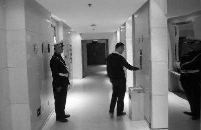 和頤酒店發(fā)布會(huì)只念聲明未答問(wèn) 遇襲女孩:太失望 和頤酒店發(fā)布會(huì)只念聲明未答問(wèn) 遇襲女孩:太失望