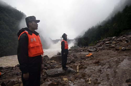 福建泰寧泥石流現(xiàn)場(chǎng)目前已發(fā)現(xiàn)10具遺體(圖)