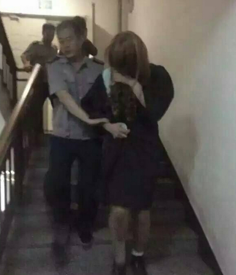 �ЌW(xu��)����ʾ��ԓ���Ӻܿ�����ԓУ�W(xu��)�������ܲ�ֹһ�ˡ����f(shu��)��߀δ�õ��ٷ��C��(sh��)��Ҳ�б����˷Q��ԓ���ӱ��l(f��)�F(xi��n)������ʾ�Լ��ǁ�(l��i)��Ů���ѵ���