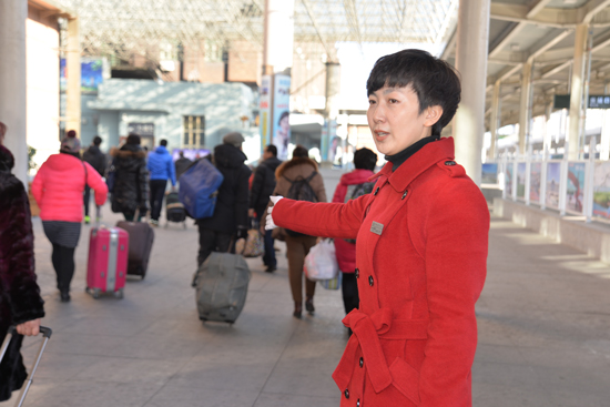 張聰:火車站里的“愛心使者” 張聰:火車站里的“愛心使者”