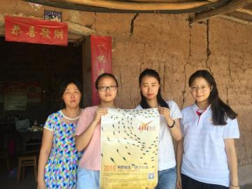 女孩從小就知自己是爸媽撿來的 堅強(qiáng)懂事(圖) 女孩從小就知自己是爸媽撿來的 堅強(qiáng)懂事(圖)