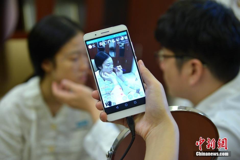 �ɶ�90��Ů�����������g(sh��) �W(w��ng)�j(lu��)ֱ��ȫ�^(gu��)��