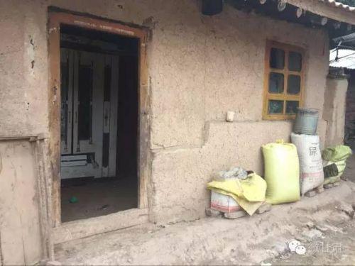 ������m��ǰ�ͺ��ӂ�ס�ķ���������һֻ���f�Ĺ����������A�ļҾߣ�