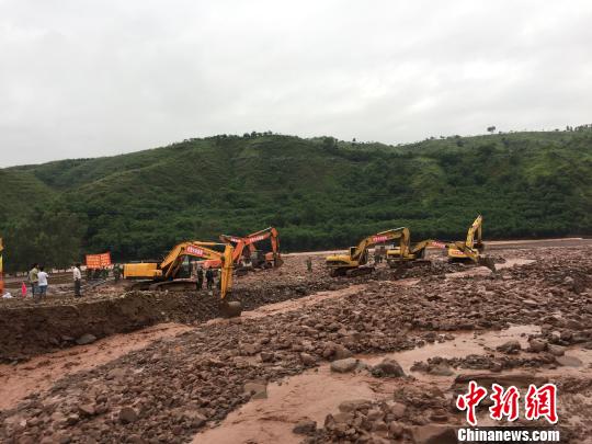 云南元謀強(qiáng)降水引發(fā)二次泥石流武警水電官兵全面搶險(xiǎn)