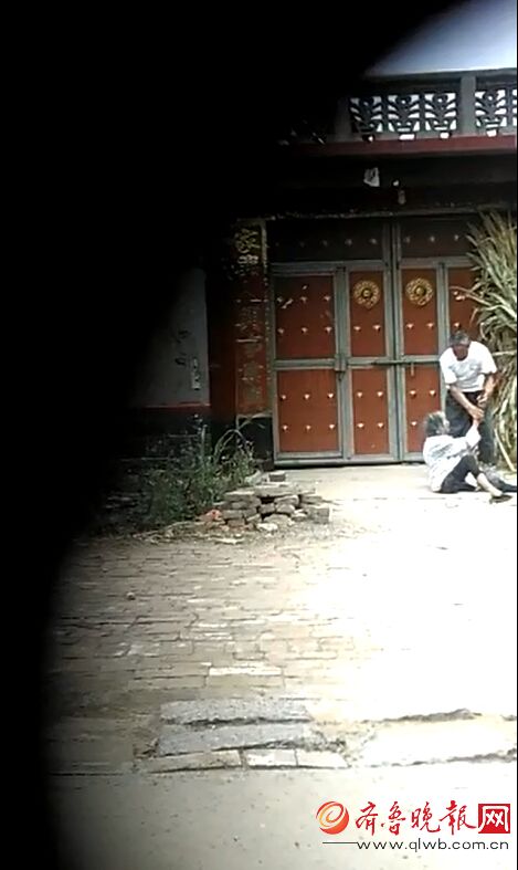 19����һ���L(zh��ng)��2��犵ġ��(y��ng)�ſhˮ����һ�����˱����Ӛ��򡱵�ҕ�l�ھW(w��ng)��������ӛ���C��(sh��)���������˞��(y��ng)�ſhˮ�����(zh��n)��]��91�q�������P�������ߞ�����Ѯ���T(m��n)Ů���Oĳ��