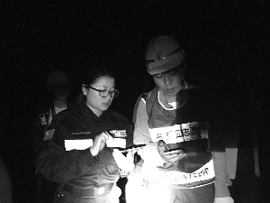 男女博士生爬野長城被困 多支隊伍尋13小時救人 男女博士生爬野長城被困 多支隊伍尋13小時救人