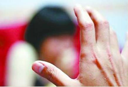 咸豬手!男子深圳地鐵猥褻多名女乘客 被罵后揮刀傷人