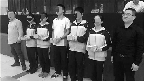 ����һ�ЌW(xu��)�l(f��)800�f��(ji��ng)�W(xu��)��У���Q����u��һ�׷�