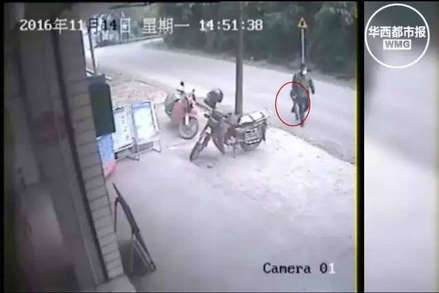 11��14������2�c(di��n)51����һ��ƽ�^���������Բʱ��b��������ɫ���ֺͰ�ɫ�������������Բ�ѝ�Ӱ�������һ��(g��)�ܠ�����ͻȻ�_�M(j��n)�Ĵ��Y�(y��ng)�И�(l��)���h�����(zh��n)���͈�(ch��ng)�(zh��n)�]���I(y��ng)�I(y��)����ֱ���C�Ϲ��_(t��i)��