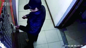 ����Ůʿ�ҵıO(ji��n)�خ����@ʾ��һ�������^��ñ�ӣ��������������b����������