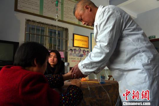 湖北恩施爺孫四代的堅(jiān)守:累計(jì)駐村行醫(yī)80載(圖)