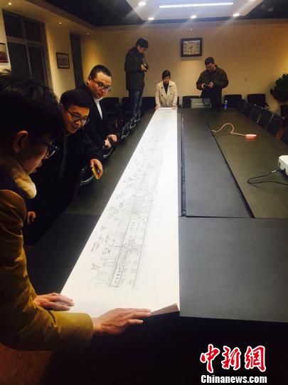 河北巨鹿一老師用鋼筆創(chuàng)作十米長(zhǎng)卷繪出古城記憶(圖)