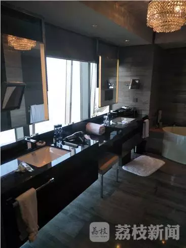 ��Ůʿ��ʾ�o���п�����ԡ�g���(c��)�Ĳ���ӳ����ׂ���Ӱ��