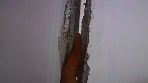 �R��h���@С�^(q��)4̖(h��o)�ǖ|��Ԫ�Ęǵ���(n��i)��ӛ�߿����ѿp�S���ǌӵ����߶�׃�����ĘǏ������ҵ��ѿp���ϵ��¶��ǣ��е��ѿp������һֻȭ�^�����������Vӛ�ߣ����ҿ͏d������һ��Ԫ�����Ѽy�_(d��)��7�������܉����M(j��n)���ơ�͸�^(gu��)�ѿp�����܉򿴵�����ס���ҵ�ɳ�l(f��)�����ǵľ����f(shu��)Ԓ������ (t��ng)�ĺ���������ǵľ����ڼҿ��ҕ�������� (t��ng)����