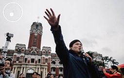 早安海峽:網(wǎng)友諷黃國昌可以帶腦子來作秀嗎?