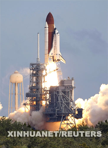 美國東部時間10月23日11時38分(北京時間10月23時38分),“發(fā)現(xiàn)”號航天飛機從佛羅里達州肯尼迪航天中心升空飛往國際空間站。